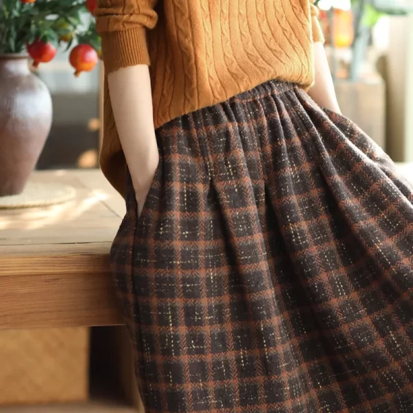 Elegant Vintage Plaid Midi Skirt with Pockets - Image 4