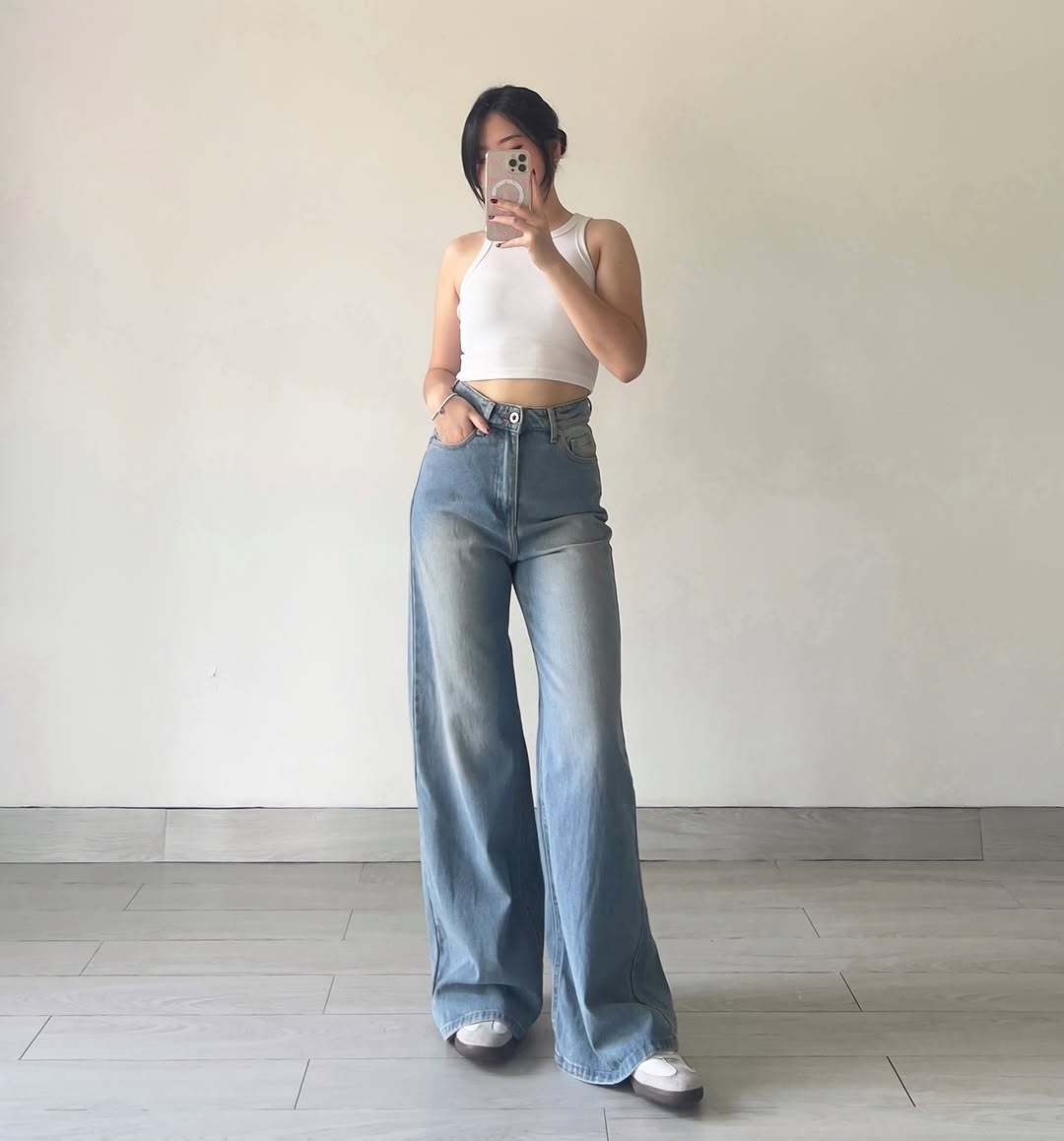 Effortless chic in oversized denim trousers