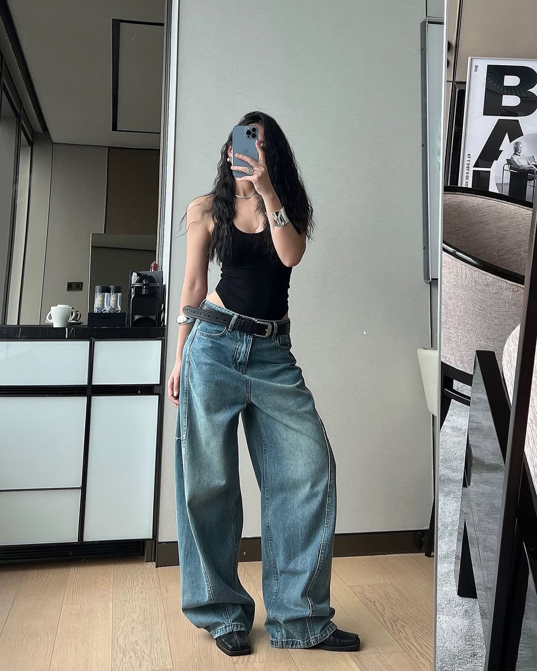 Chic baggy pants outfit with a modern twist