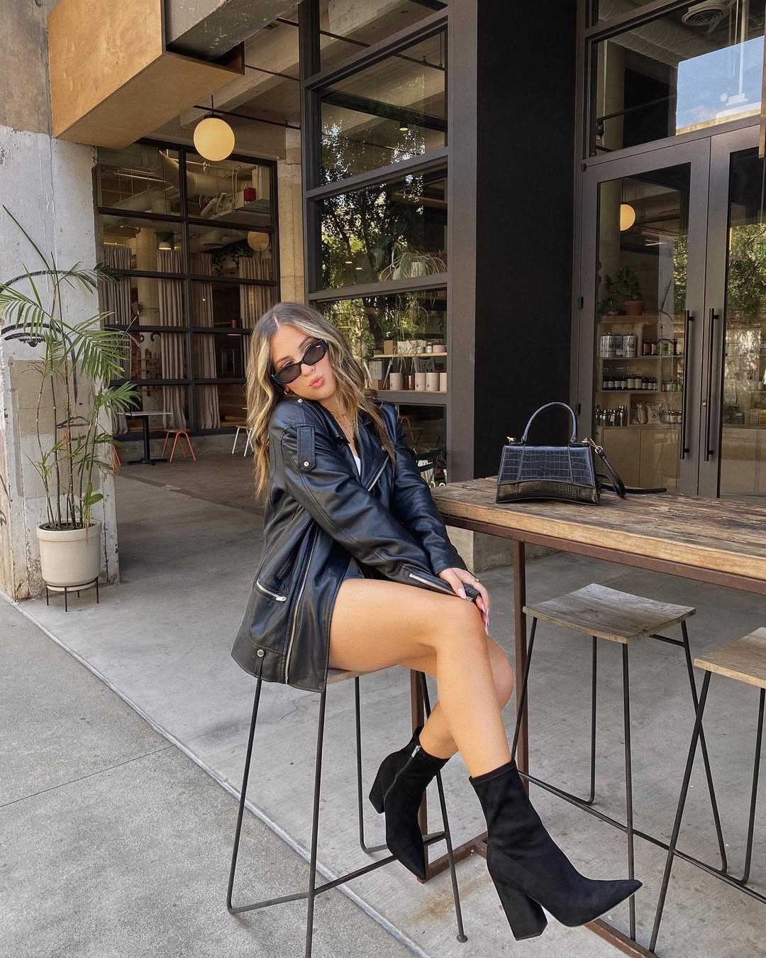 Effortlessly chic leather jacket outfit ideal for fall