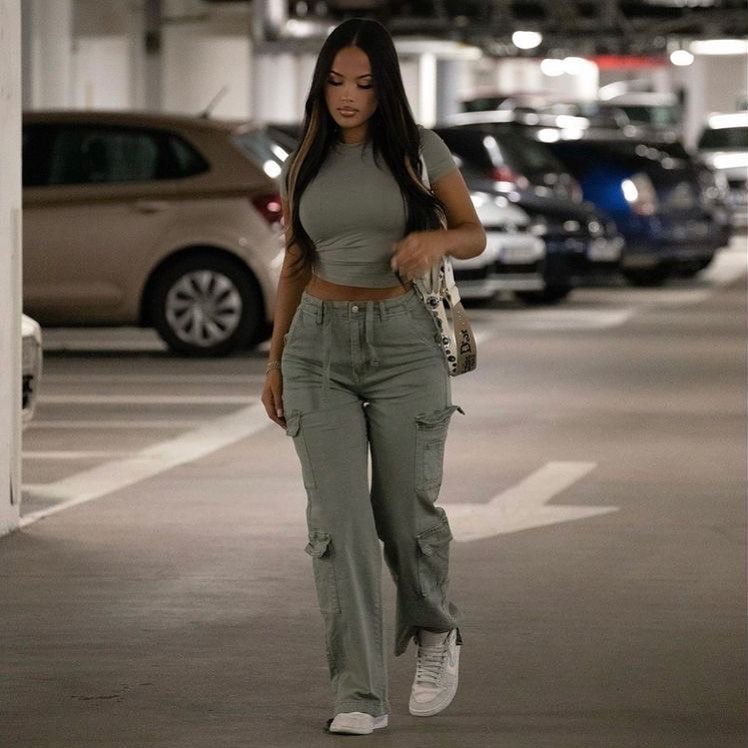 Chic cargo pants outfit for urban vibes