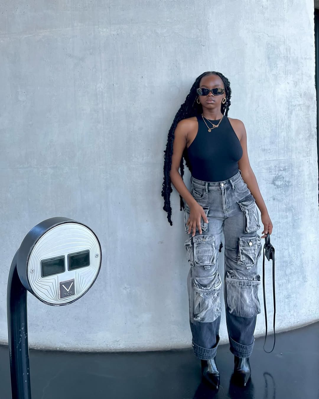 Chic cargo pants outfit for an urban vibe