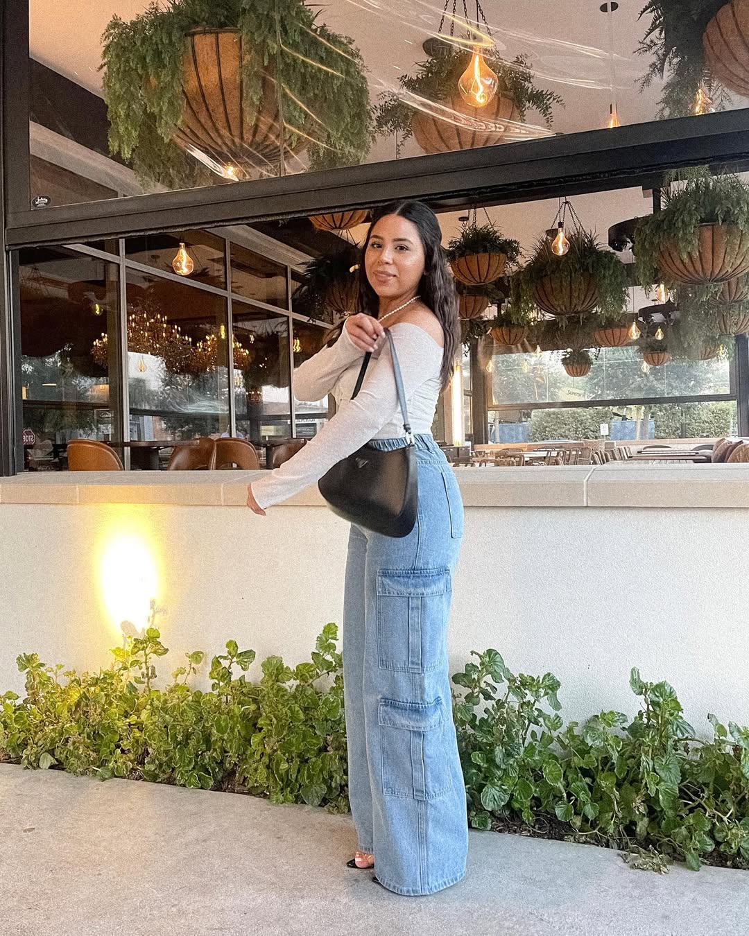 Chic summer look with baggy cargo pants