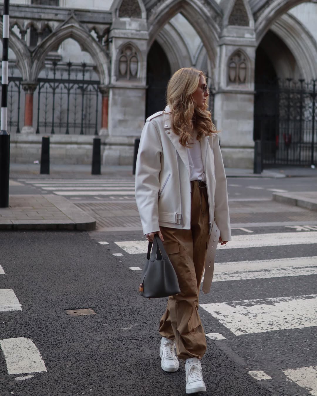 Chic Winter Cargo Pants Streetwear Look