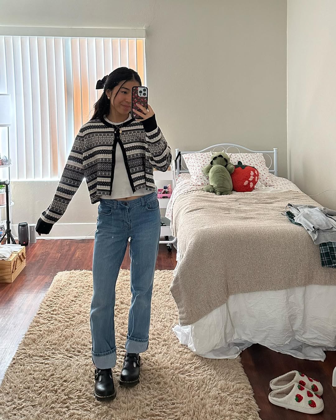 Stylish and cozy college outfit for everyday wear