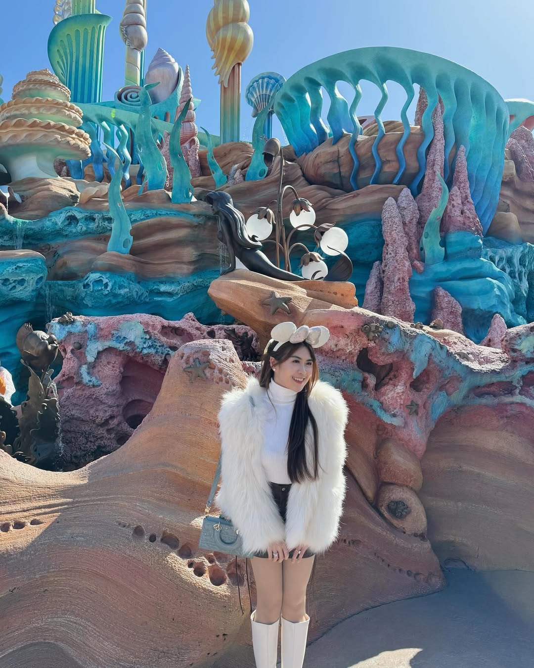 Cozy winter Disney outfit with playful vibes