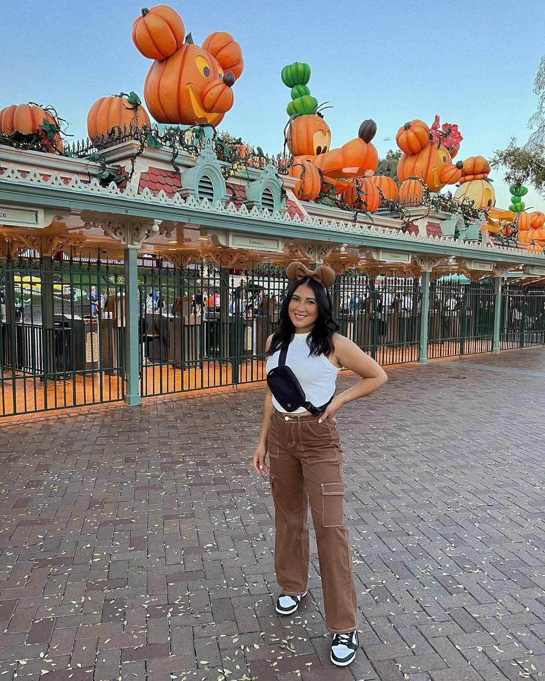 Casual yet Chic Disney Park Outfit