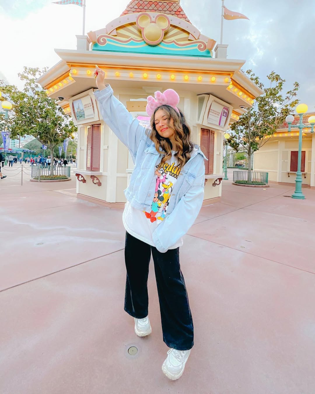 Stylish Winter Disney Park Outfit Inspiration