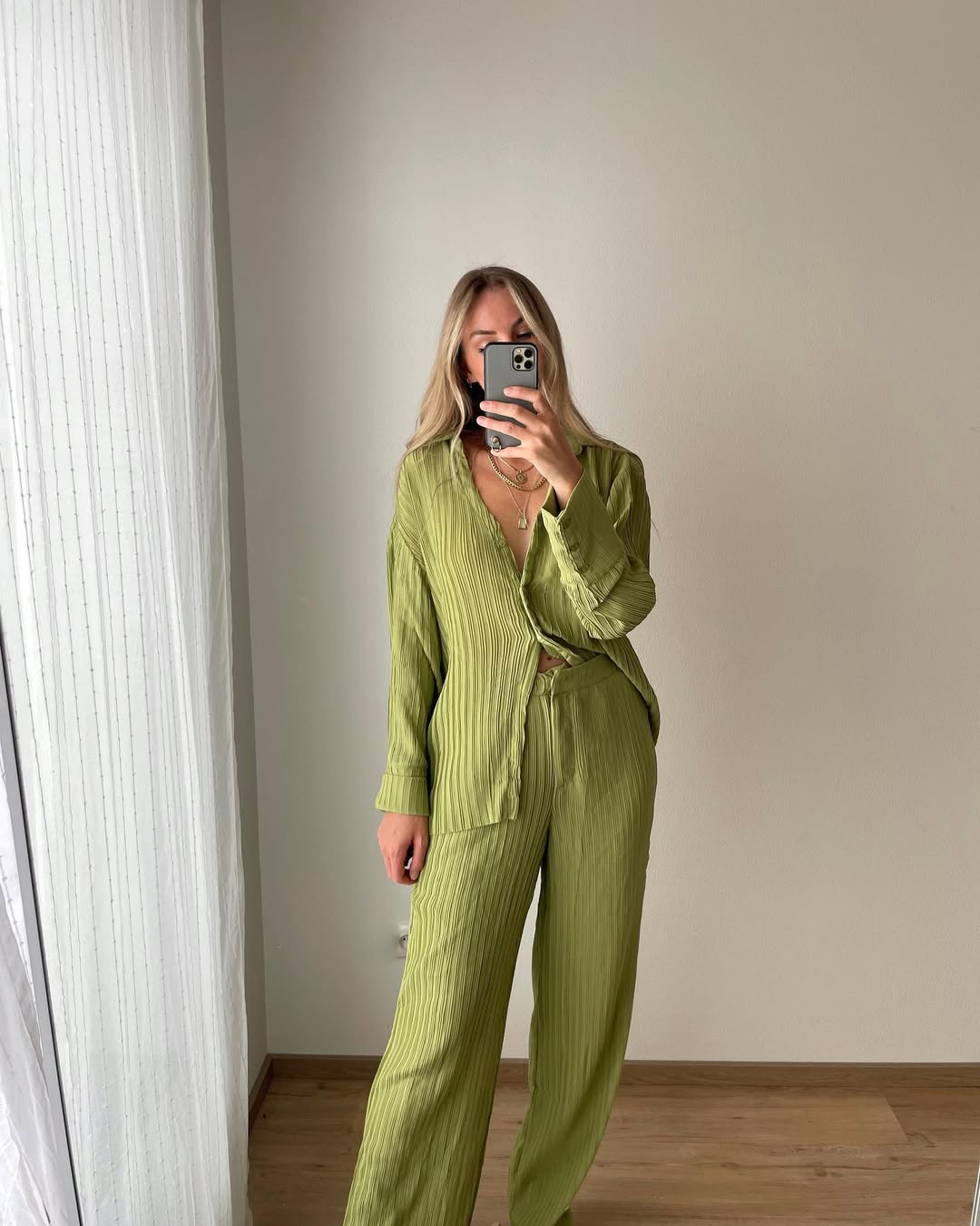 Chic green lounge set for laid-back vibes