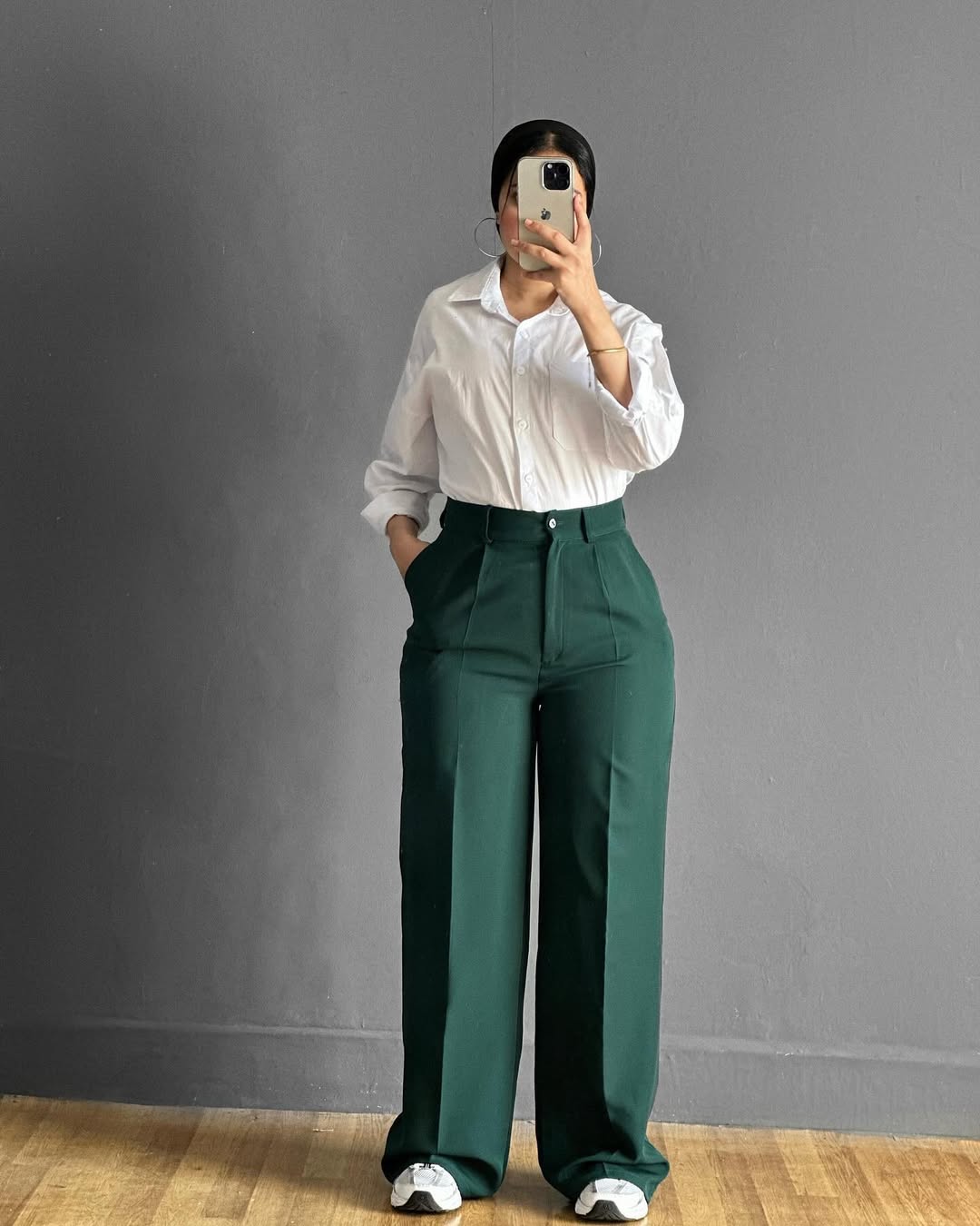 Chic and Casual Green Pants Ensemble