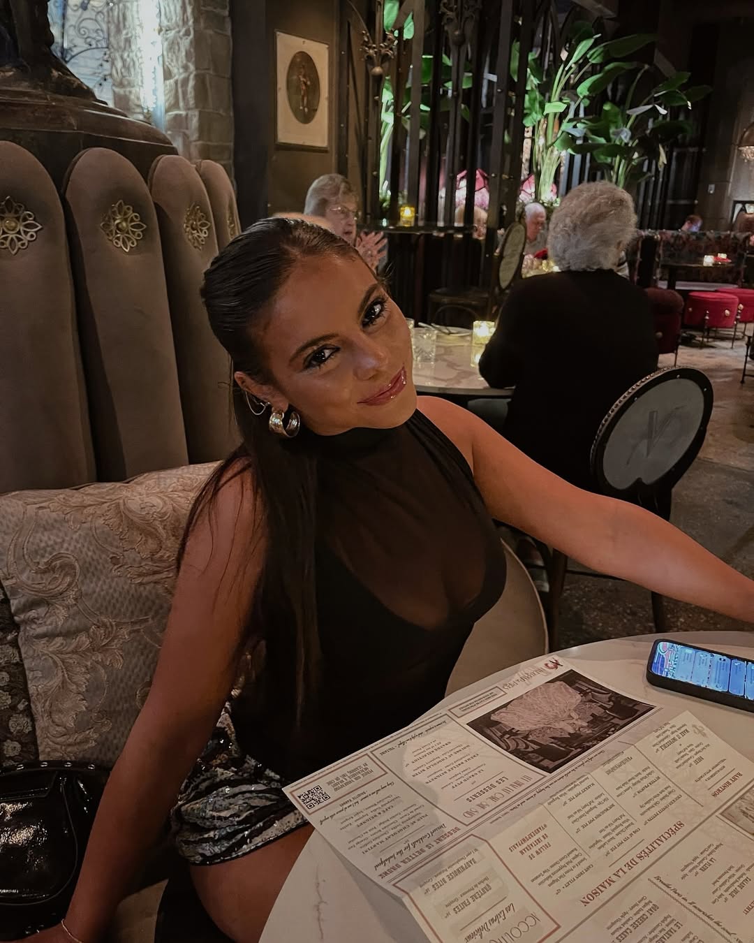 Chic and sophisticated Vegas dinner outfit