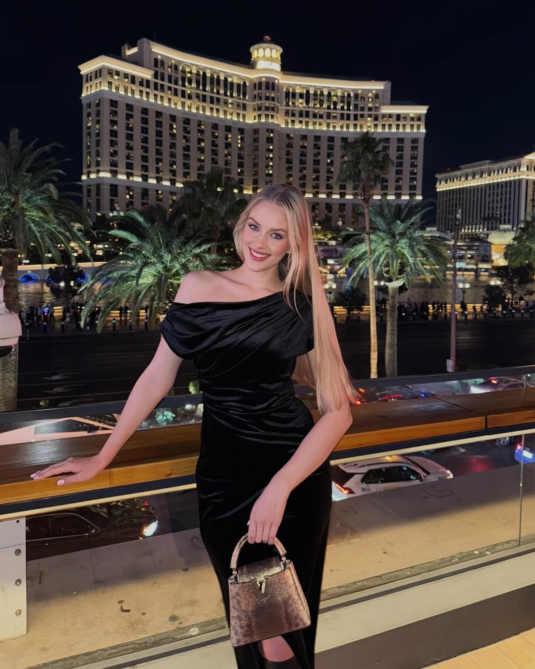 Elegant black dress for a night out in Vegas