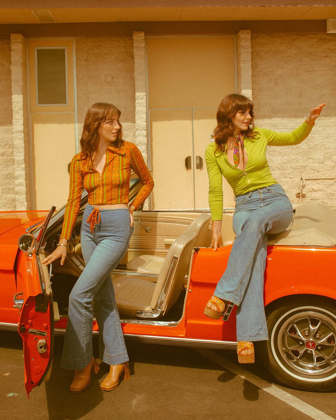 Vibrant 70s styles with flared jeans