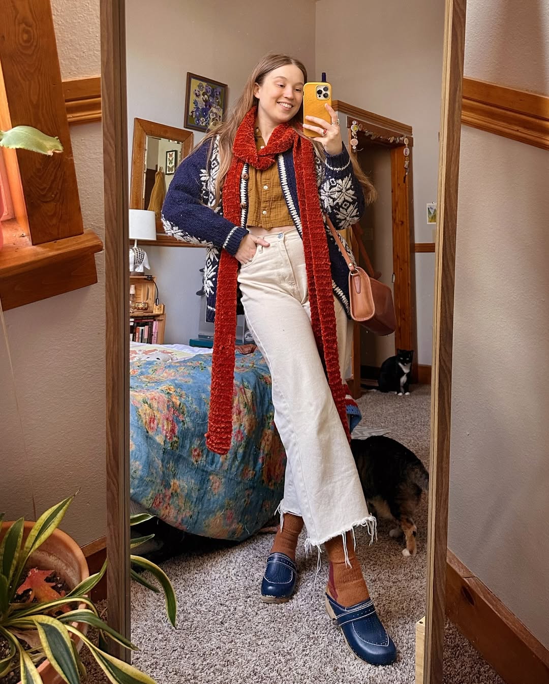 Cozy 70s-inspired layered autumn ensemble