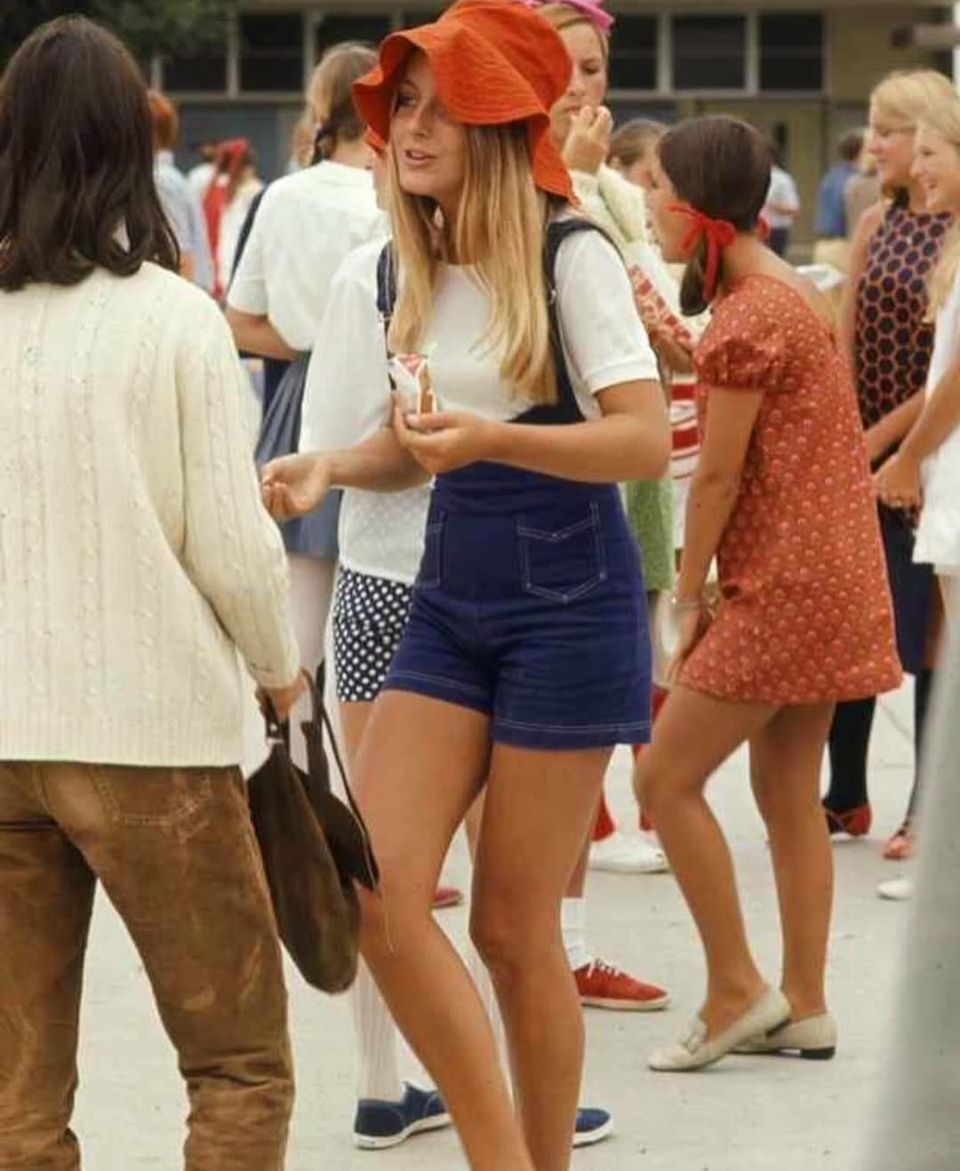 Chic 70s Shorts with Playful Accessories