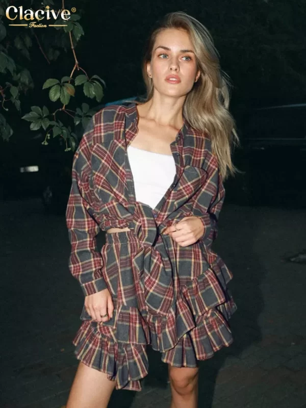 Elegant Women's Loose Plaid Two-Piece Outfit with Long Sleeve Blouse and Pleated Mini Skirt - Image 2