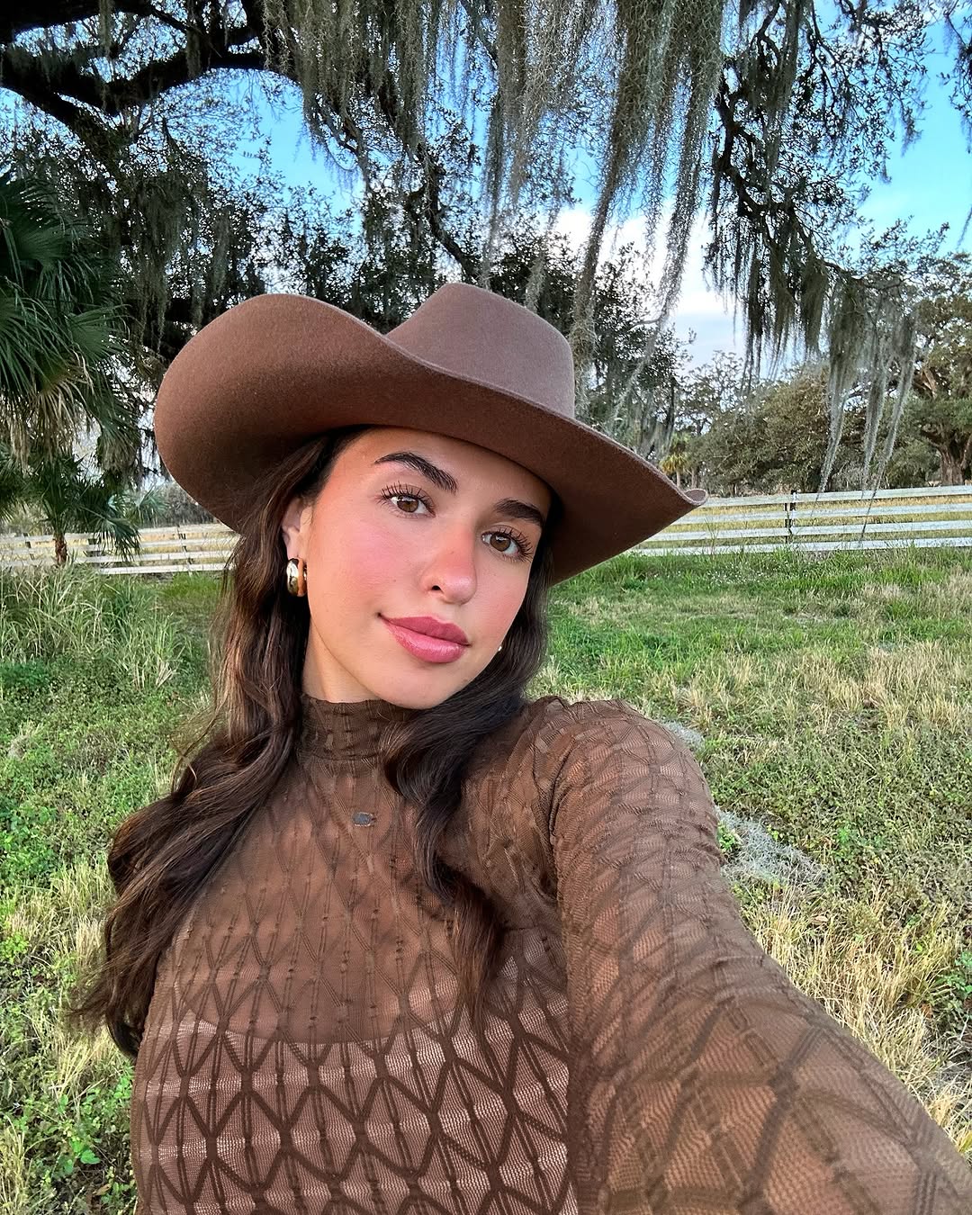 Chic Selfie in Earthy Rodeo Outfit