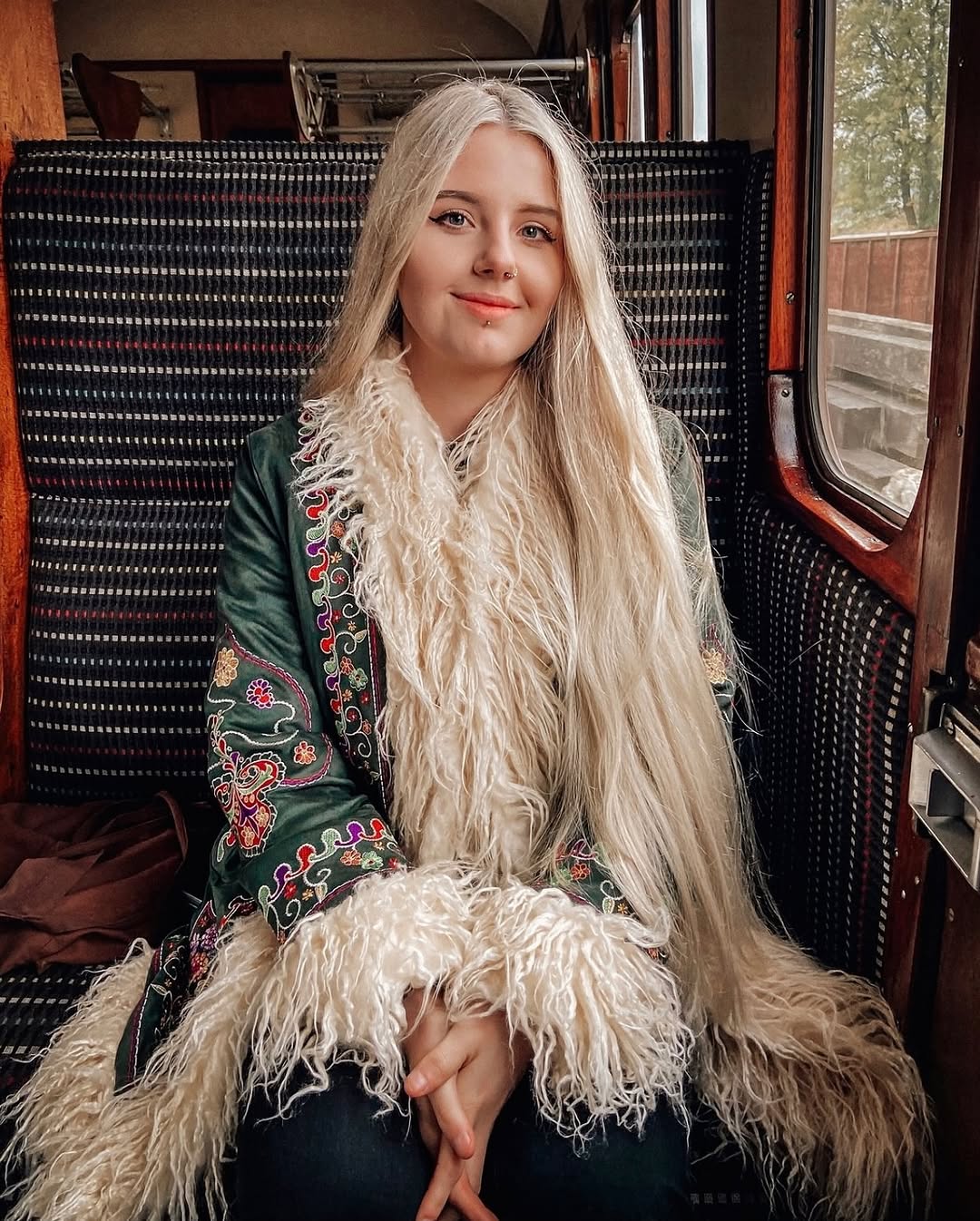 Chic 70s outfit with vintage fur details
