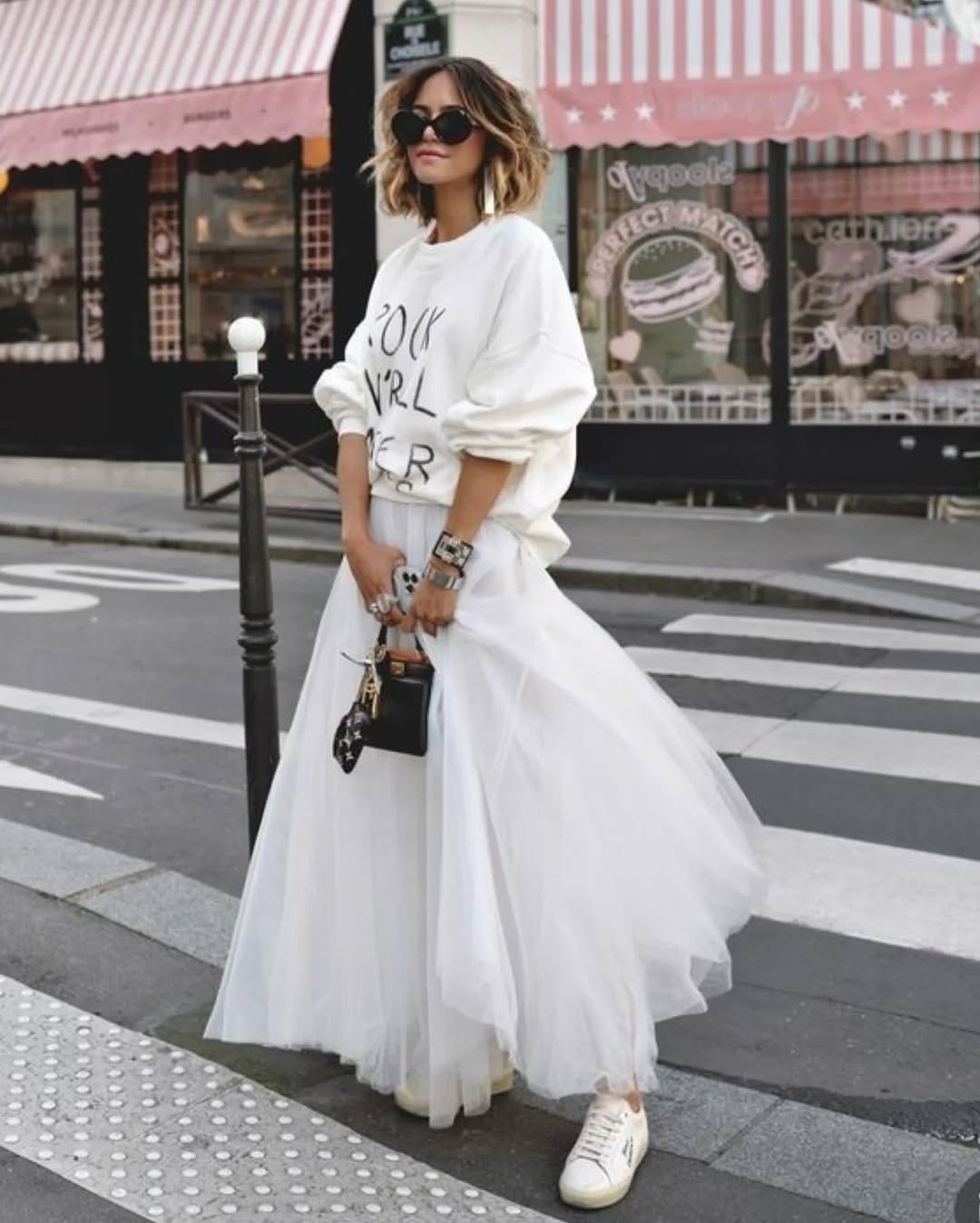 Chic casual look with a white tulle skirt